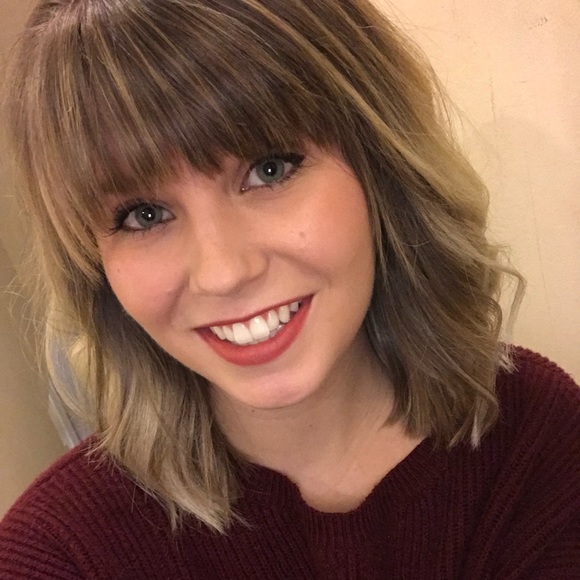 Profile Picture of Erin Hackney (@erink8hackney) on Poshmark