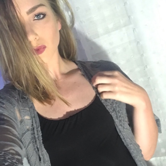 Profile Picture of Brianna Igersheim (@briannaaa11) on Poshmark