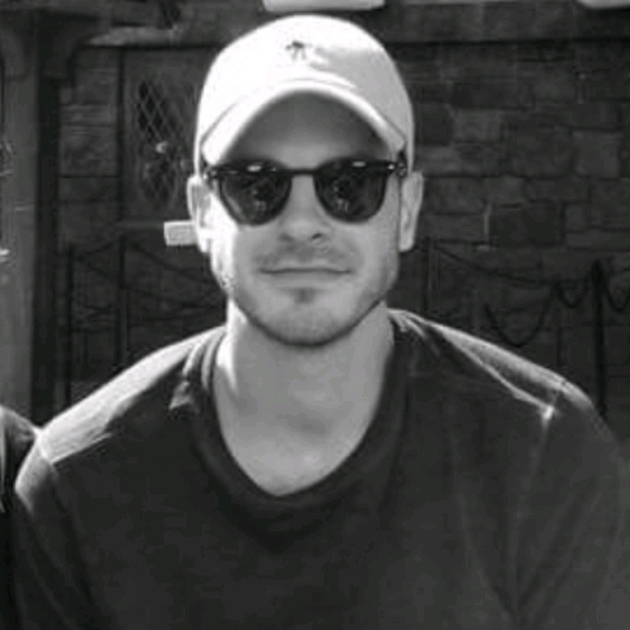 Profile Picture of Matthew Rogers (@lexstu) on Poshmark