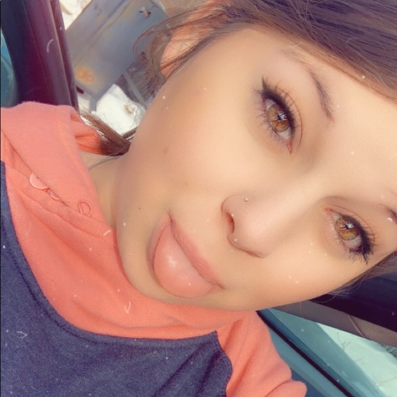 Profile Picture of Nikita Sharrar (@everhaze2018) on Poshmark