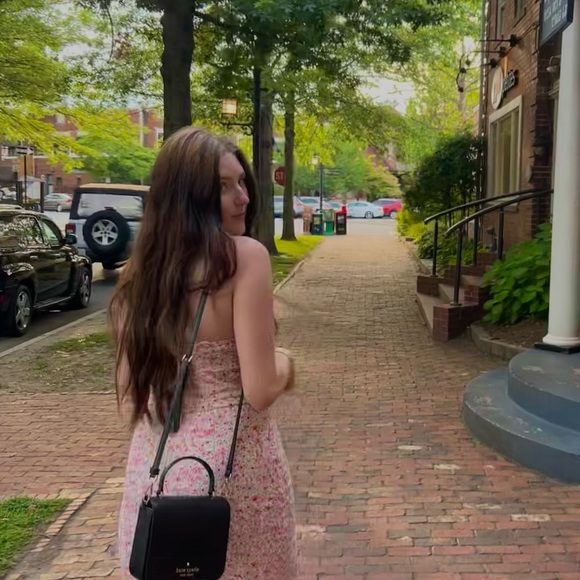 Profile Picture of Bailey Ratliff (@baileynr2004) on Poshmark