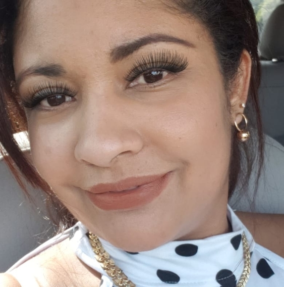 Profile Picture of Annia Mojena (@anniagirl) on Poshmark