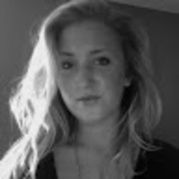 Profile Picture of Danielle Decourcy (@d_decourcy) on Poshmark