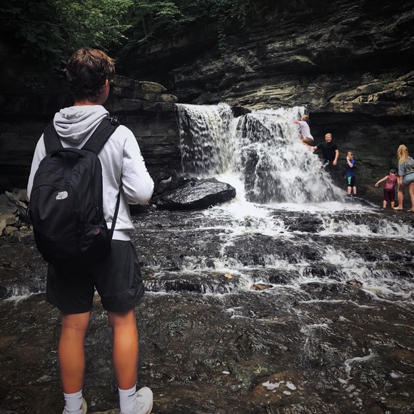 Profile Picture of Evan Pierce (@evanpierce) on Poshmark