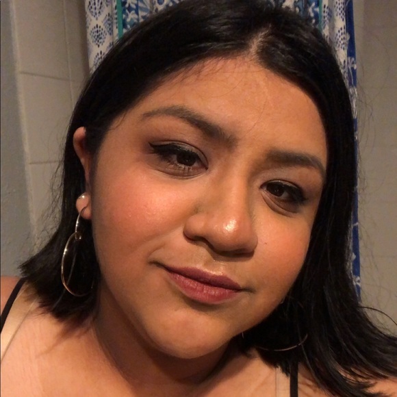 Samantha Pequeno - Poshmark Profile Picture of Samantha Pequeno (@s_pequeno) on Poshmark