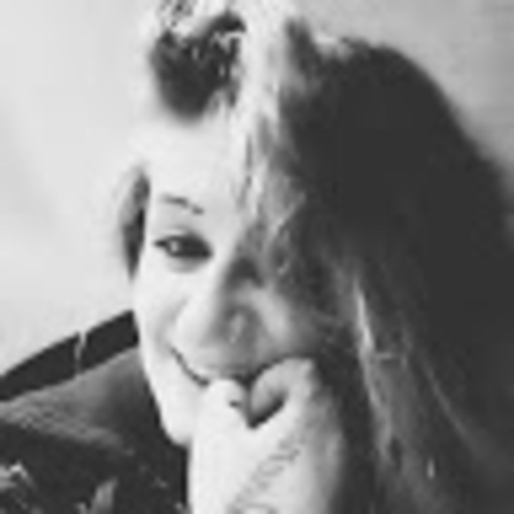 Profile Picture of Shawna Rodriguez (@shortshitz0117) on Poshmark