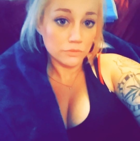 Profile Picture of Crystal Loper (@crystaltullis) on Poshmark