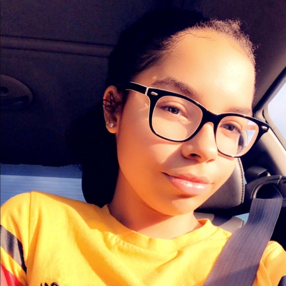 Profile Picture of Simone Basso (@simone_nicole23) on Poshmark