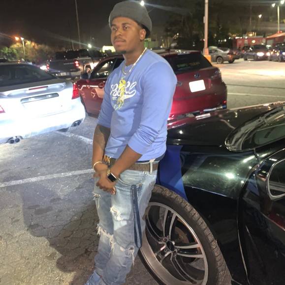 Profile Picture of Sean Redmond (@seanredmond) on Poshmark