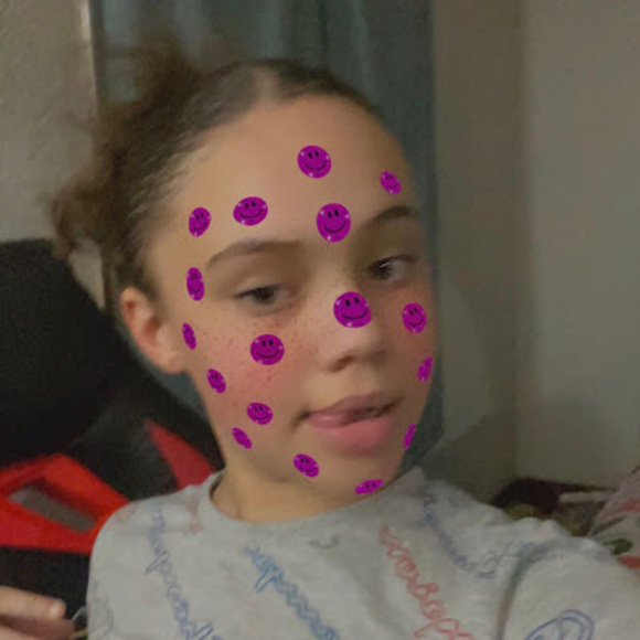 Profile Picture of Brooklynn Andrews (@brooklynnand855) on Poshmark