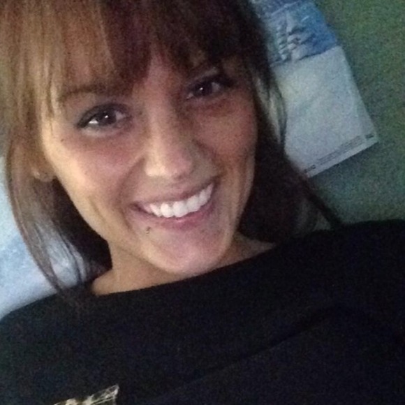 Profile Picture of Lindsey Carothers (@lindsmichelle) on Poshmark