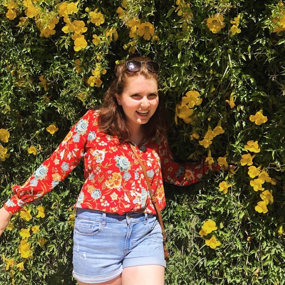 Profile Picture of Carlin Briggs (@carlyabriggs) on Poshmark