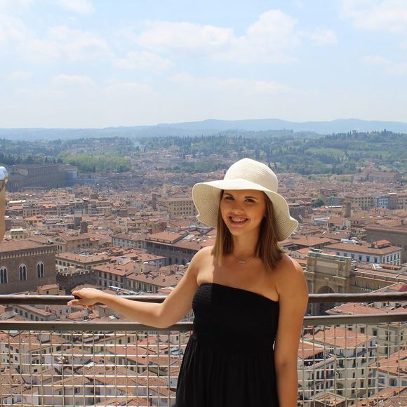 Profile Picture of Alexa Olguin (@alexa_rae195) on Poshmark