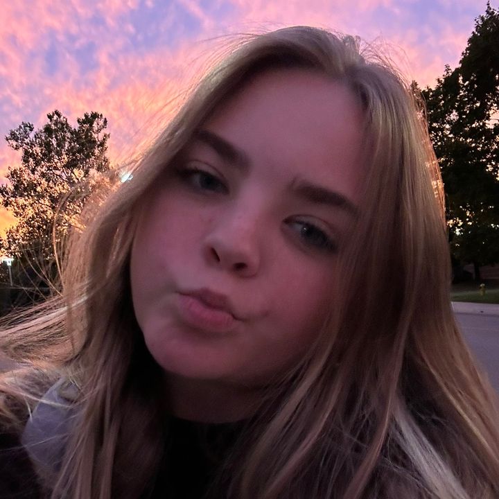 Profile Picture of ella (@ellaawebb) on Tiktok