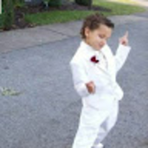 Profile Picture of Hunter Cveticanin (@hubecv) on Poshmark