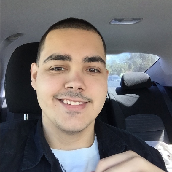 Julian Puentes - Poshmark Profile Picture of Julian Puentes (@justchilltv) on Poshmark