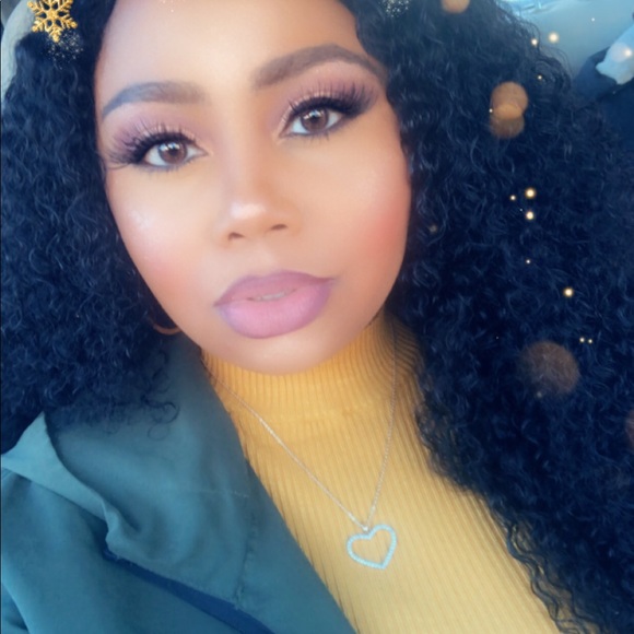 Profile Picture of Kia Mckissack (@kiam30) on Poshmark