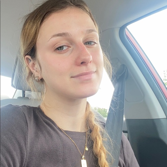 Profile Picture of Lauren Kasel (@lauren_kasel) on Poshmark