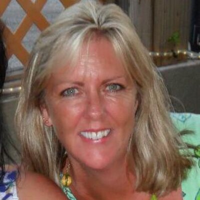 Profile Picture of Debbie Hood (@debbiehood88) on Twitter