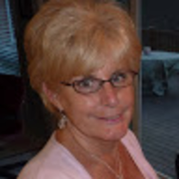 Profile Picture of Pat Stuetzle (@patstuetzle) on Poshmark