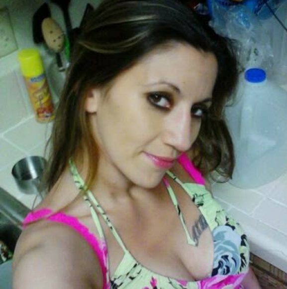Profile Picture of Aristea Gonzales (@aristeagonzales) on Poshmark