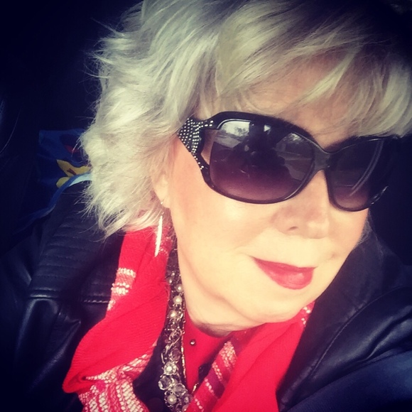 Profile Picture of Beth Crowe dubois (@bethanne1955) on Poshmark