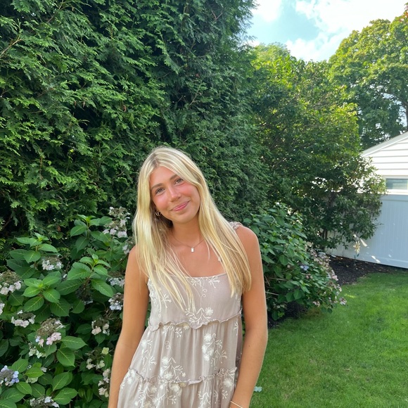 Profile Picture of Emily Davey (@edavey053) on Poshmark