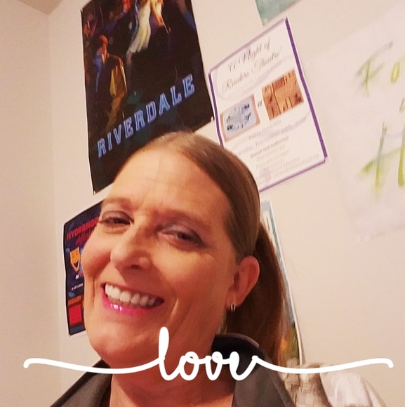 Profile Picture of Melanie Ashwill (@shelly561960) on Poshmark