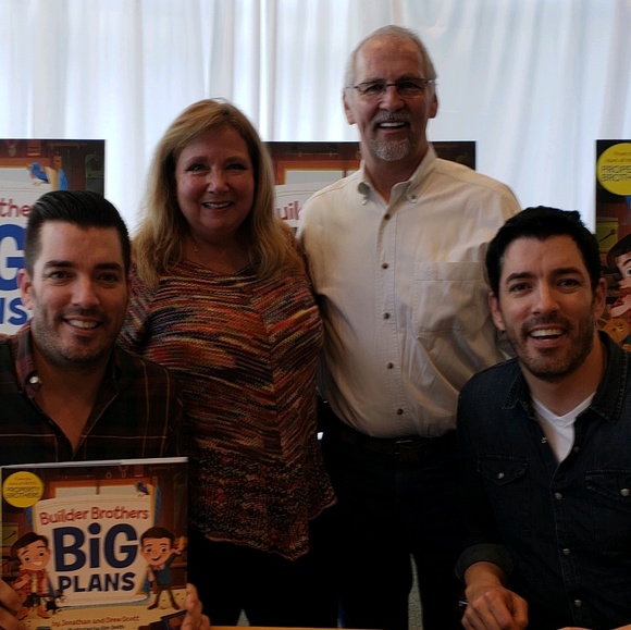 Profile Picture of Laurie Cain (@laurie_cain) on Poshmark