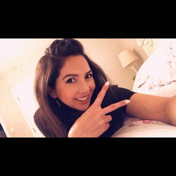Profile Picture of Sandra Ledesma (@ledesmse) on Poshmark