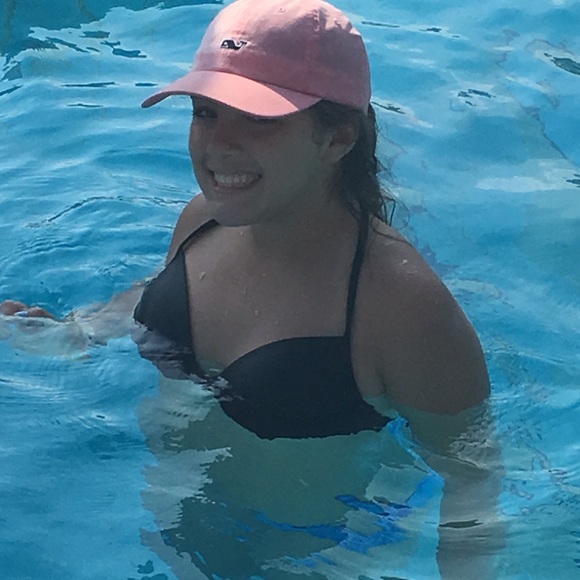 Profile Picture of Eleni Argeros (@elargos) on Poshmark