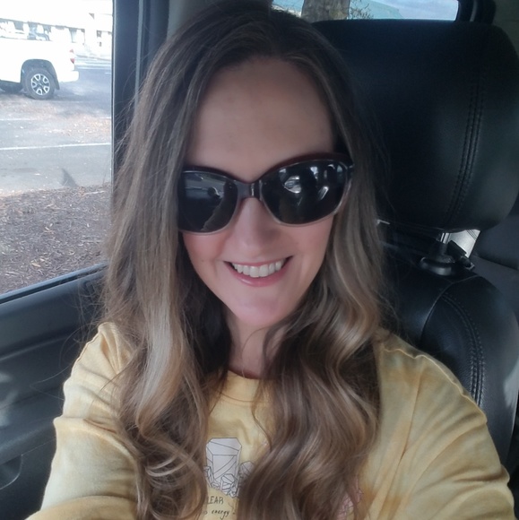 Profile Picture of Tiffany Barbour (@smiletoday1680) on Poshmark