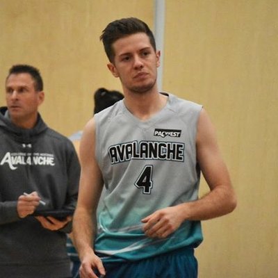 Profile Picture of Zach James (@zach_james16) on Twitter