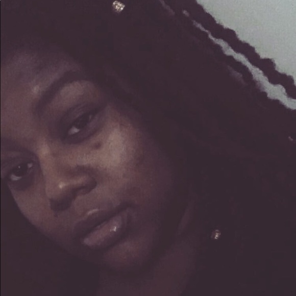 Profile Picture of Brandy Caruthers (@brandylashell) on Poshmark