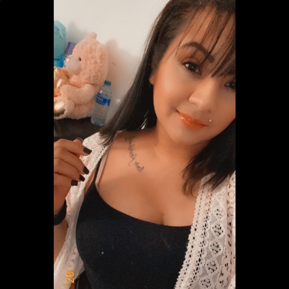Profile Picture of Surany Reyes (@sreyes1016) on Poshmark