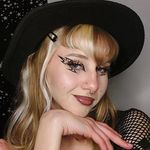 Dóra Régensperger - Instagram Profile Picture of Dóra Régensperger (@en_vagyokmenyus) on Instagram