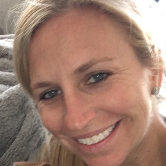 Profile Picture of Anna Marmer (@akmarmer) on Poshmark