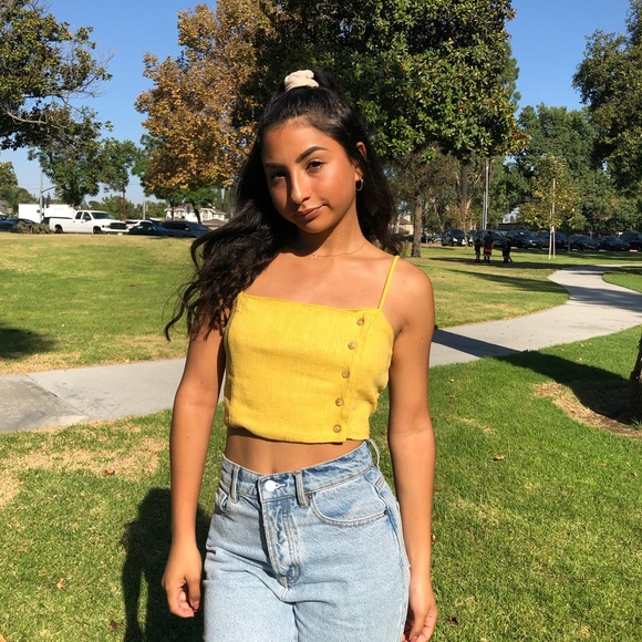 Profile Photo of Emily Montano (@emilymontano35) on Poshmark