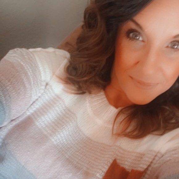 Profile Picture of Jodie Farmer (@mfarmer0415) on Poshmark