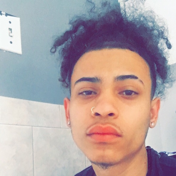 Profile Picture of Emmanuel Rodriguez (@memoelgago) on Poshmark