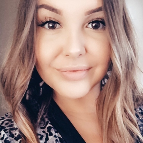 Profile Picture of Samantha Marciano (@samsmar) on Poshmark