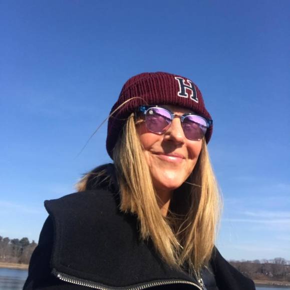 Profile Picture of Stefanie Betz (@mrbear96) on Poshmark