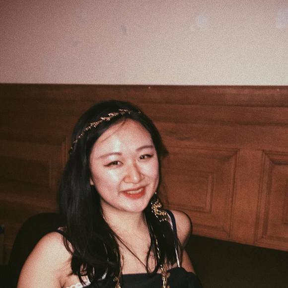 Profile Picture of Jen Huang (@jen_huang) on Poshmark