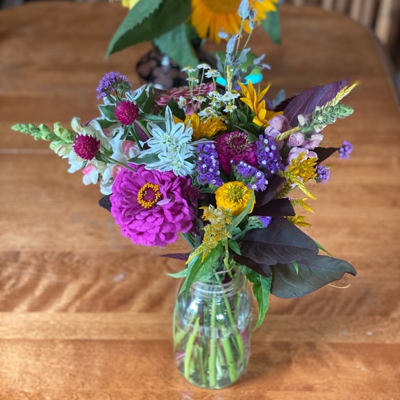 Profile Picture of Jillian Asselstine (@jillianasselsti) on Poshmark