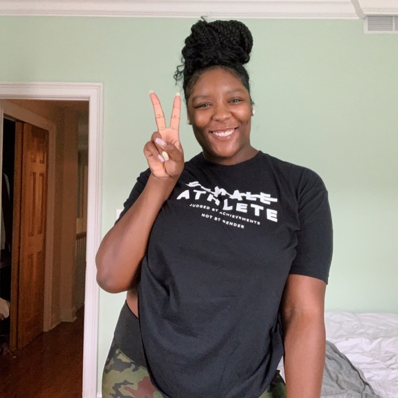 Profile Picture of Dianna Thomas (@diannatpalmer) on Poshmark