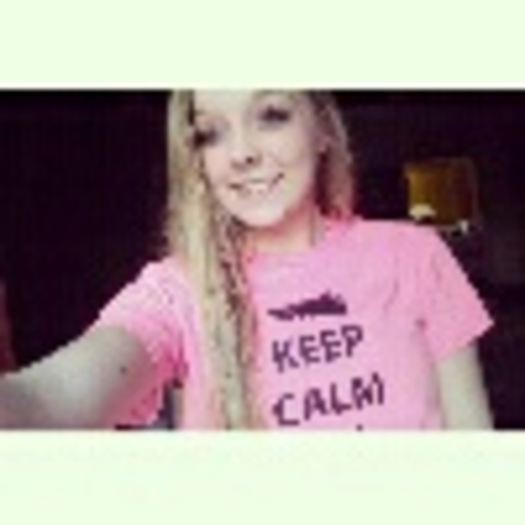 Profile Picture of Monica Baird (@monmon_) on Poshmark