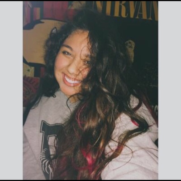 Profile Picture of Cristal Perez (@cwisscwoss) on Poshmark