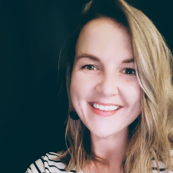 Profile Picture of Mélanie Cantin (@mel_cantin) on Poshmark