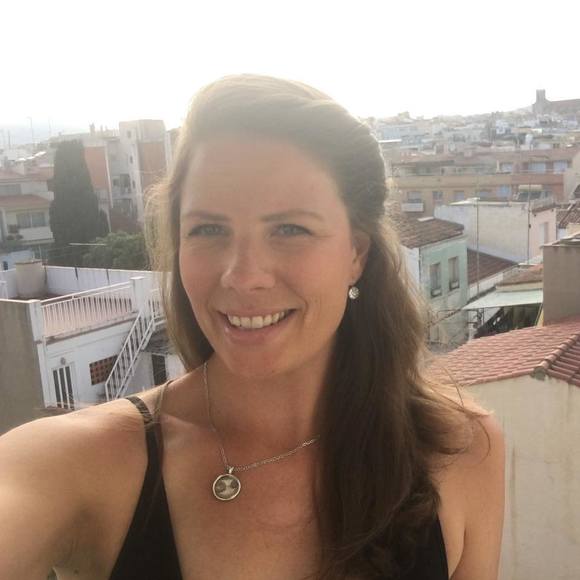 Profile Picture of Claire Turland (@claireturland) on Poshmark