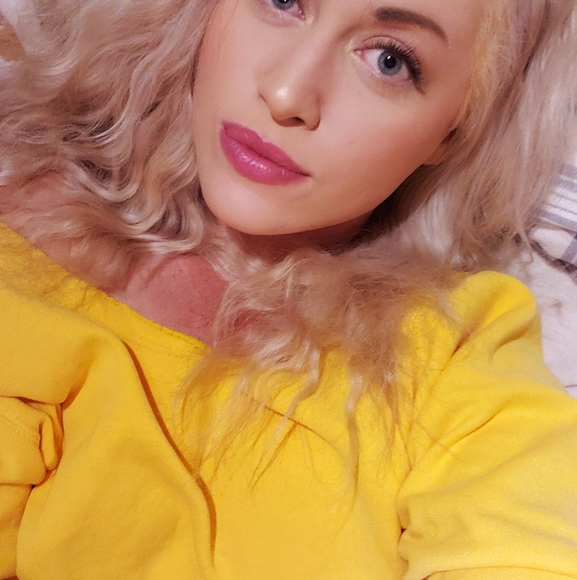 Profile Picture of Samantha Loosemore (@sloosemore) on Poshmark